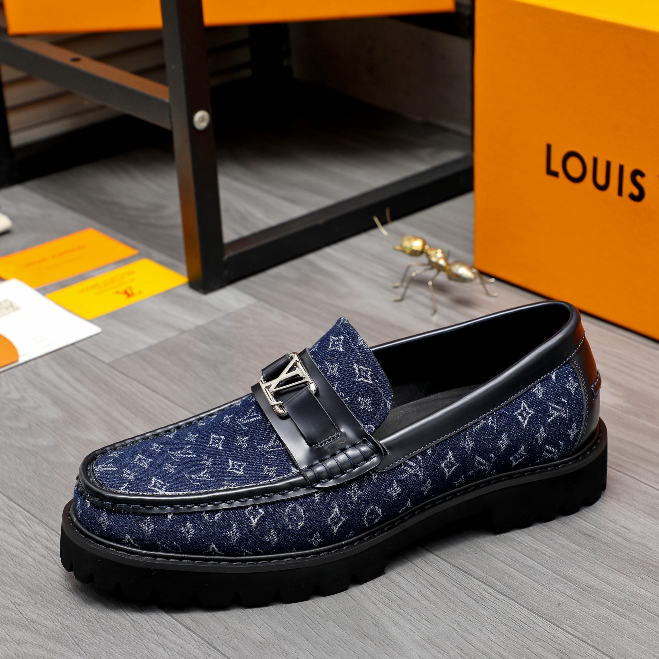 V new spring and summer fashionable denim loafers 0724042312