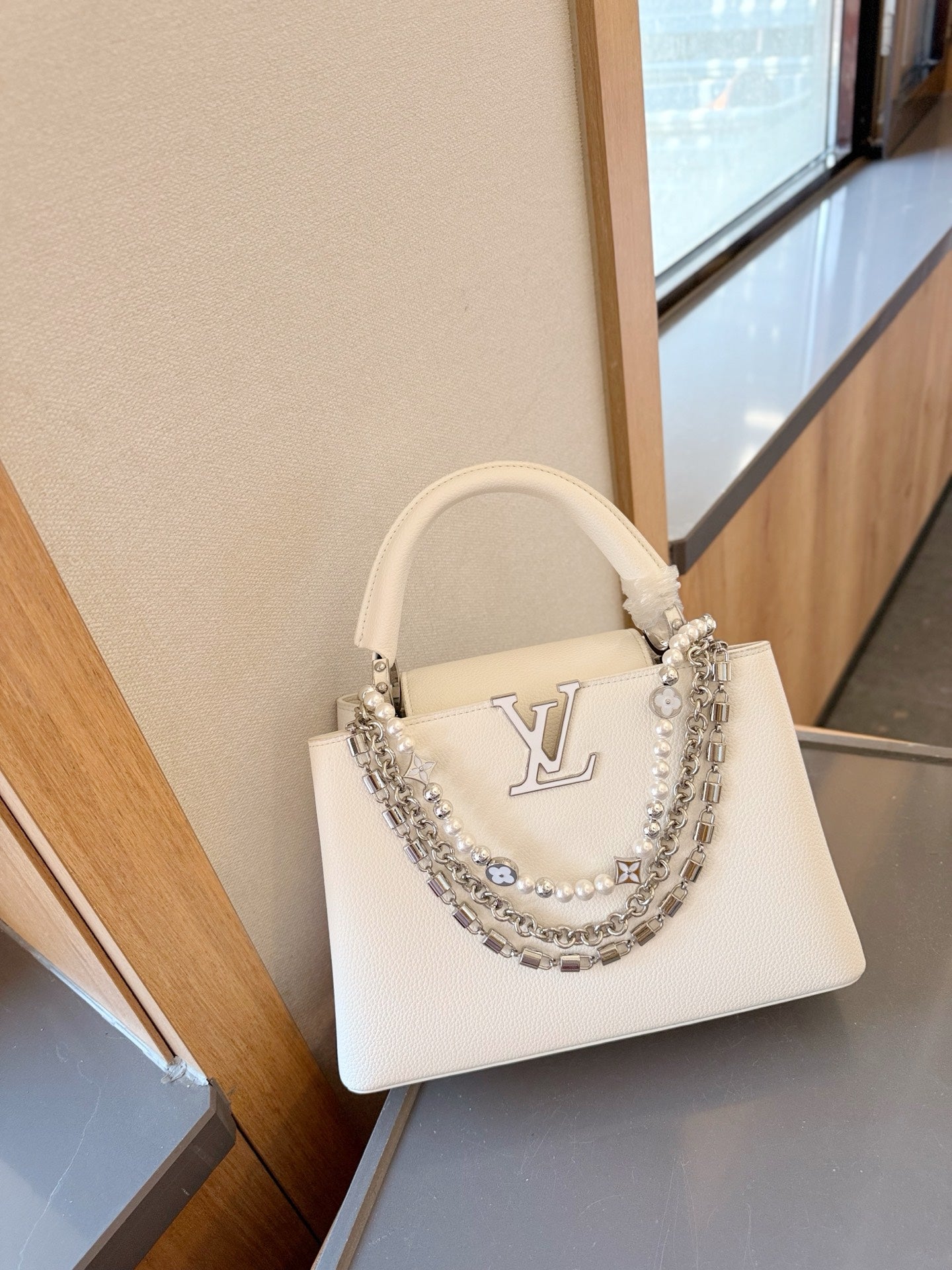 L Fashion Capucines Handbag 0725022601