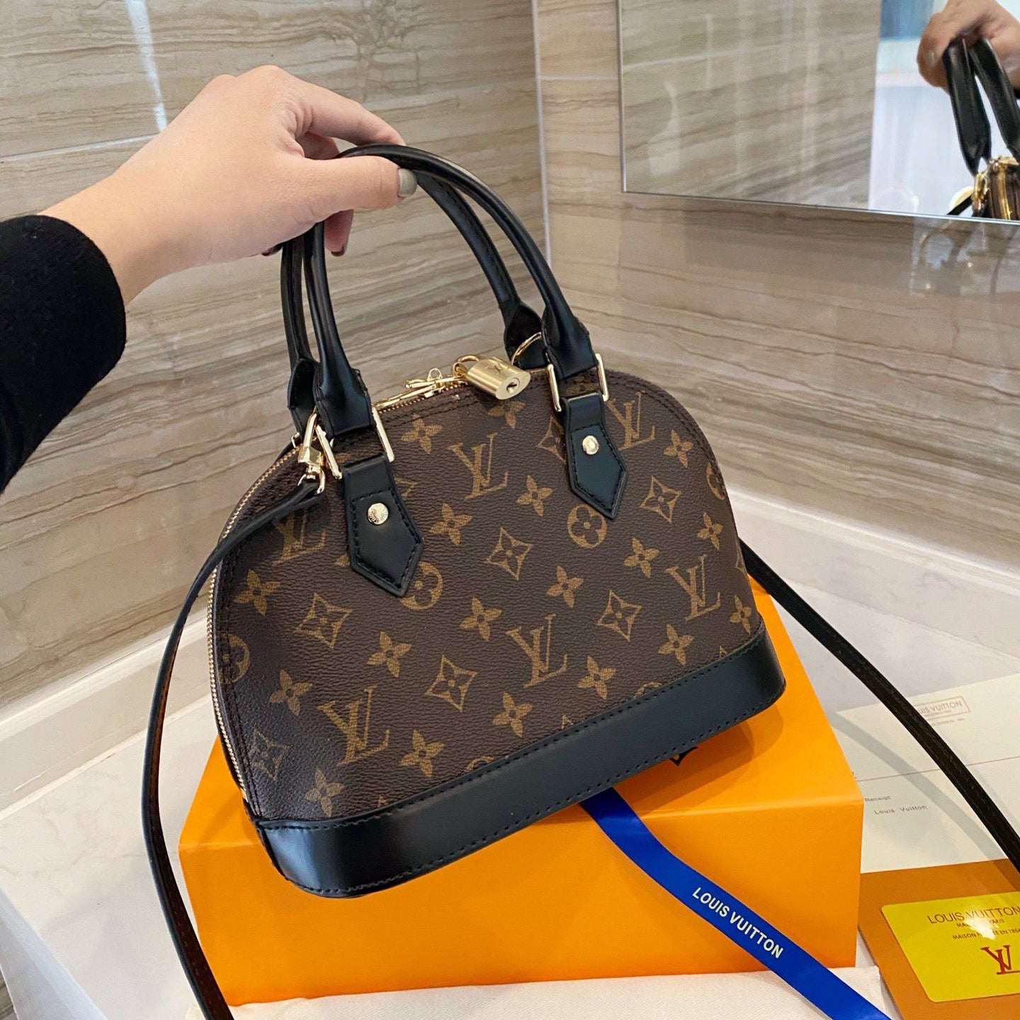 V Classic Presbyopia Handbag XC07062009