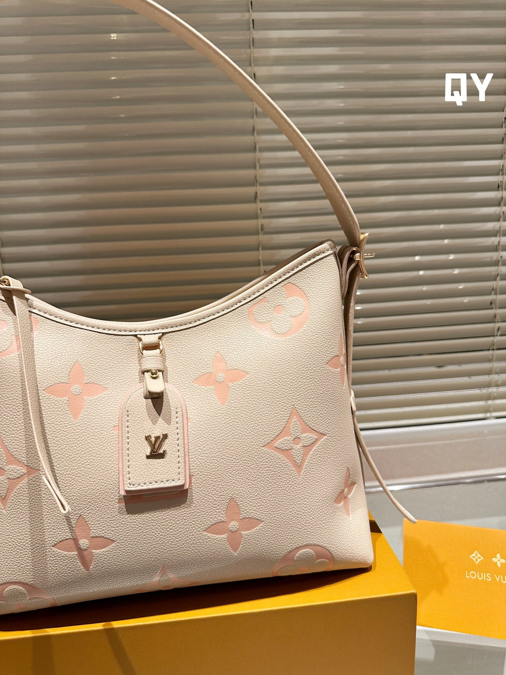 V fashion print Carryall new commuter bag 0724061303
