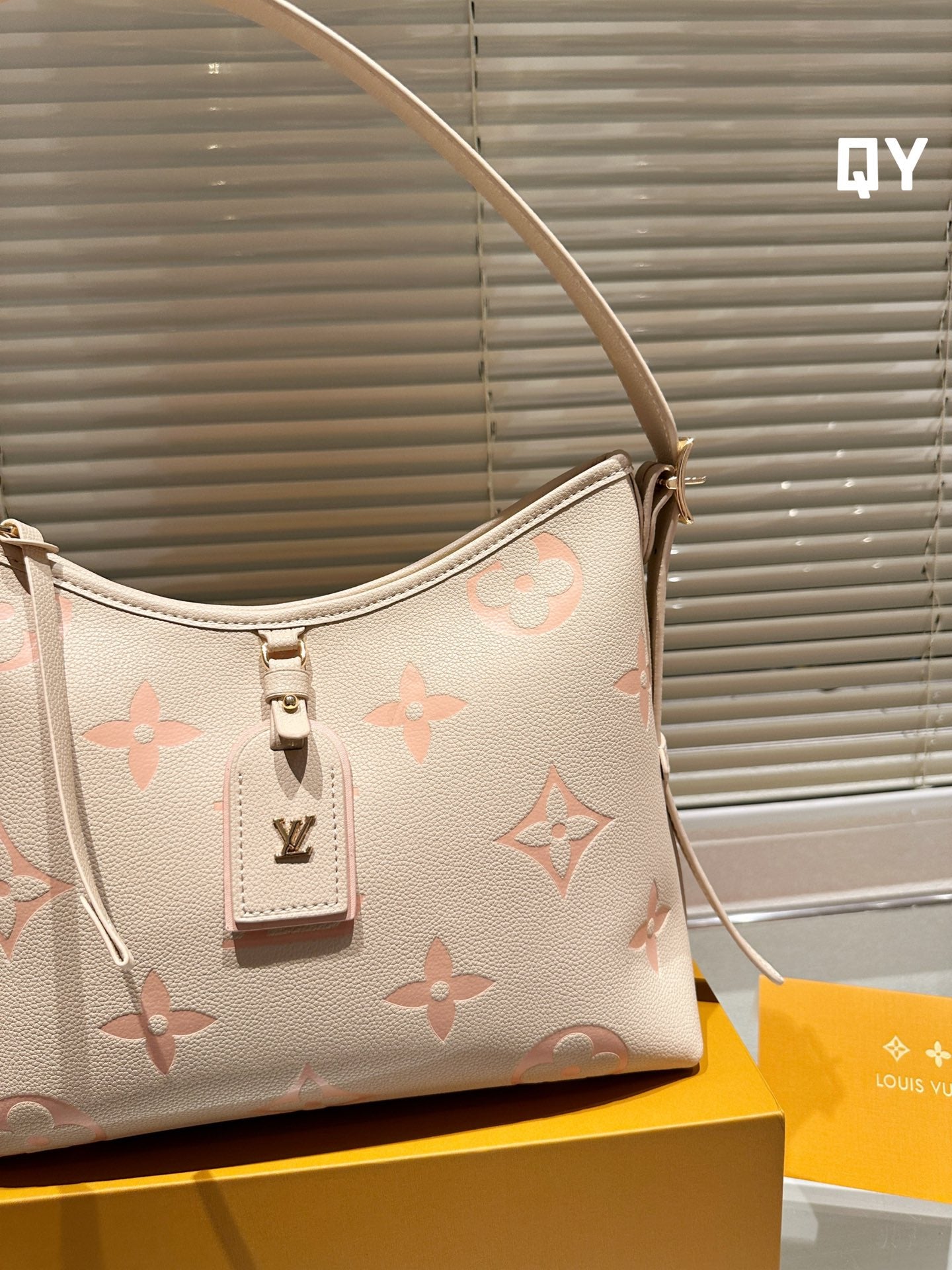 V fashion print Carryall new commuter bag 0724061303