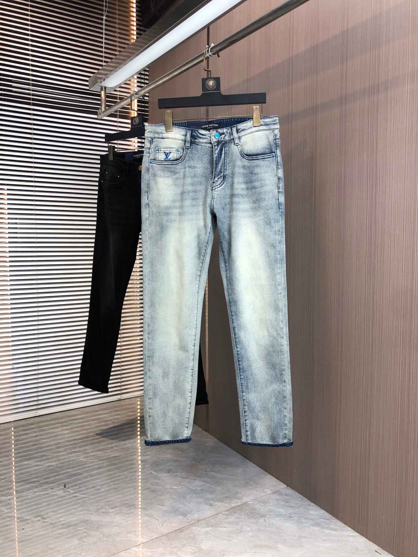 V Spring/Summer Slim Fit Straight Leg Jeans 0726051910