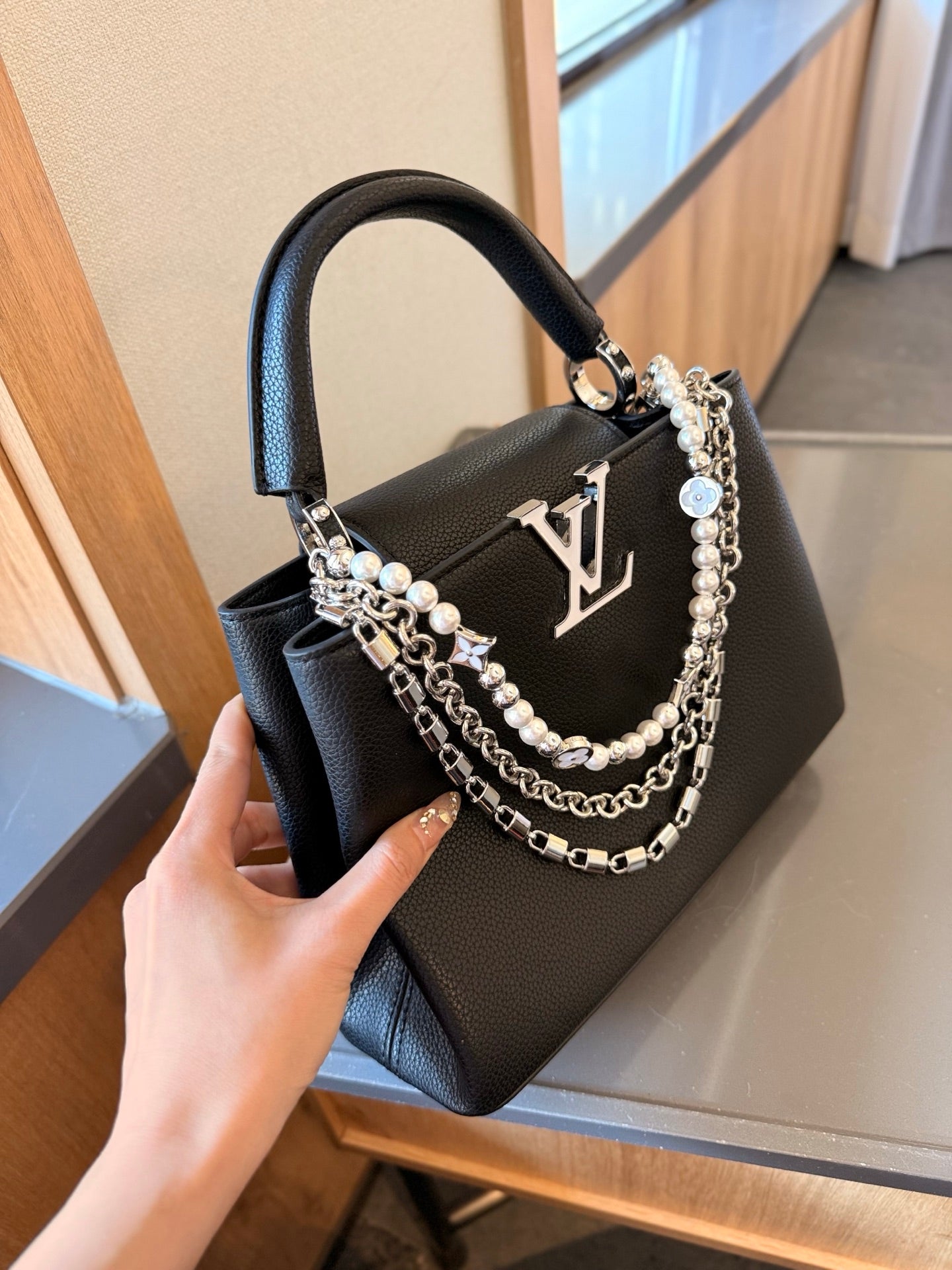L Fashion Capucines Handbag 0725022601