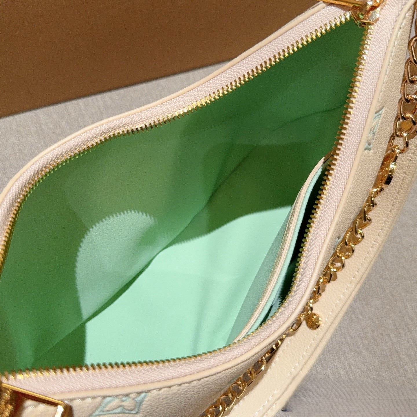 New Fashion  L pressed-leather Bag M1026072802