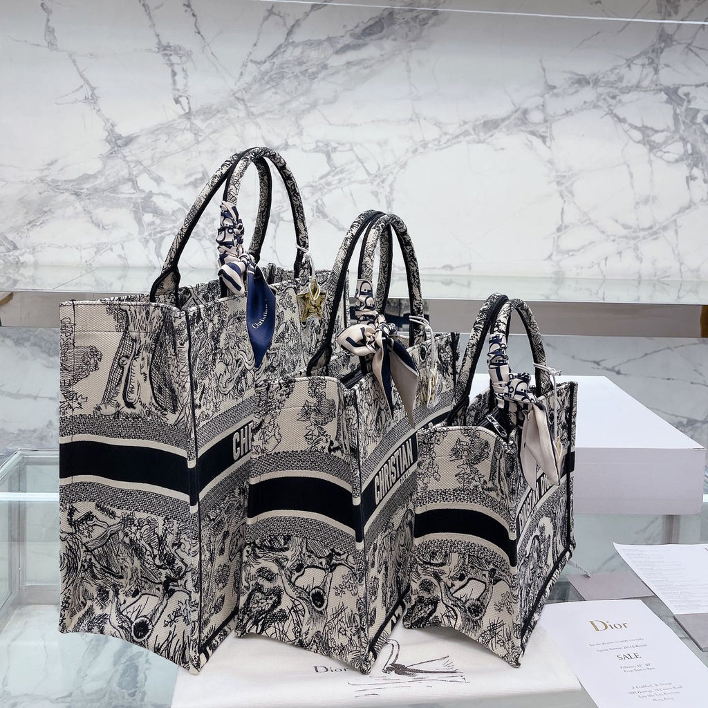 - Luxury Edition Black and White Zoo Bag