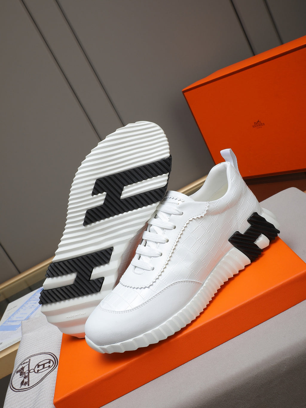 H Fashionable Casual Bouncy Sneakers 0726031601
