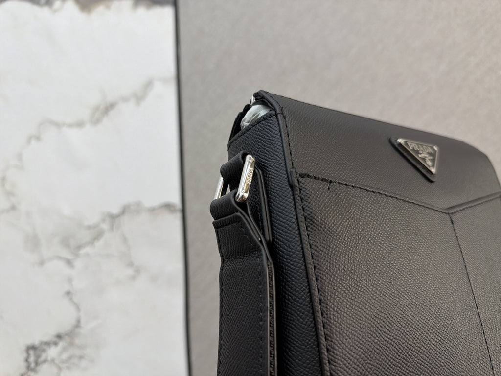 P 26SS New Men's Single-shoulder Bag  CWT1326081320