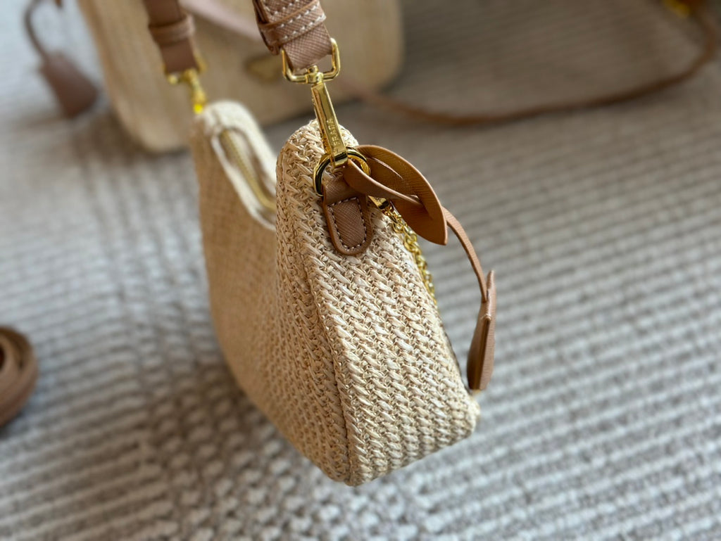 P fashionable straw armpit bag 0724032003