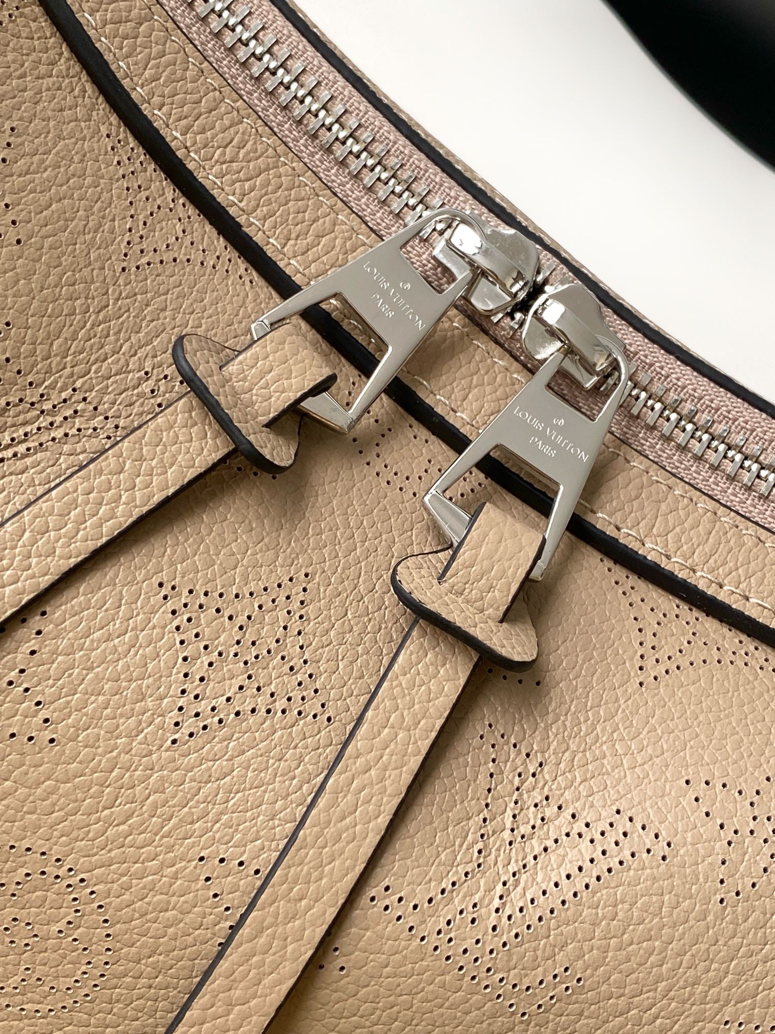 L & V Stylish Cut-out Cowhide Hand Bag M0726051907