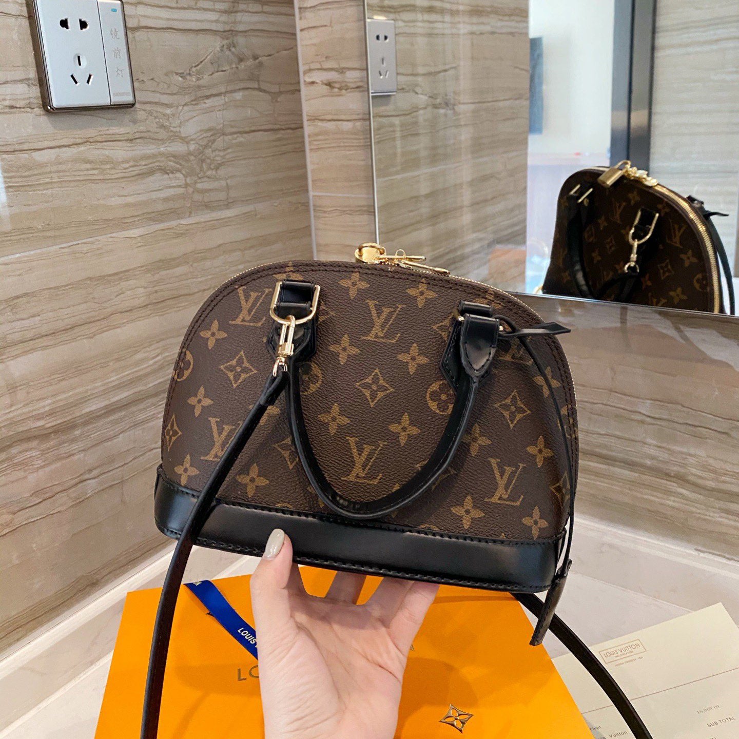 V Classic Presbyopia Handbag XC07062009