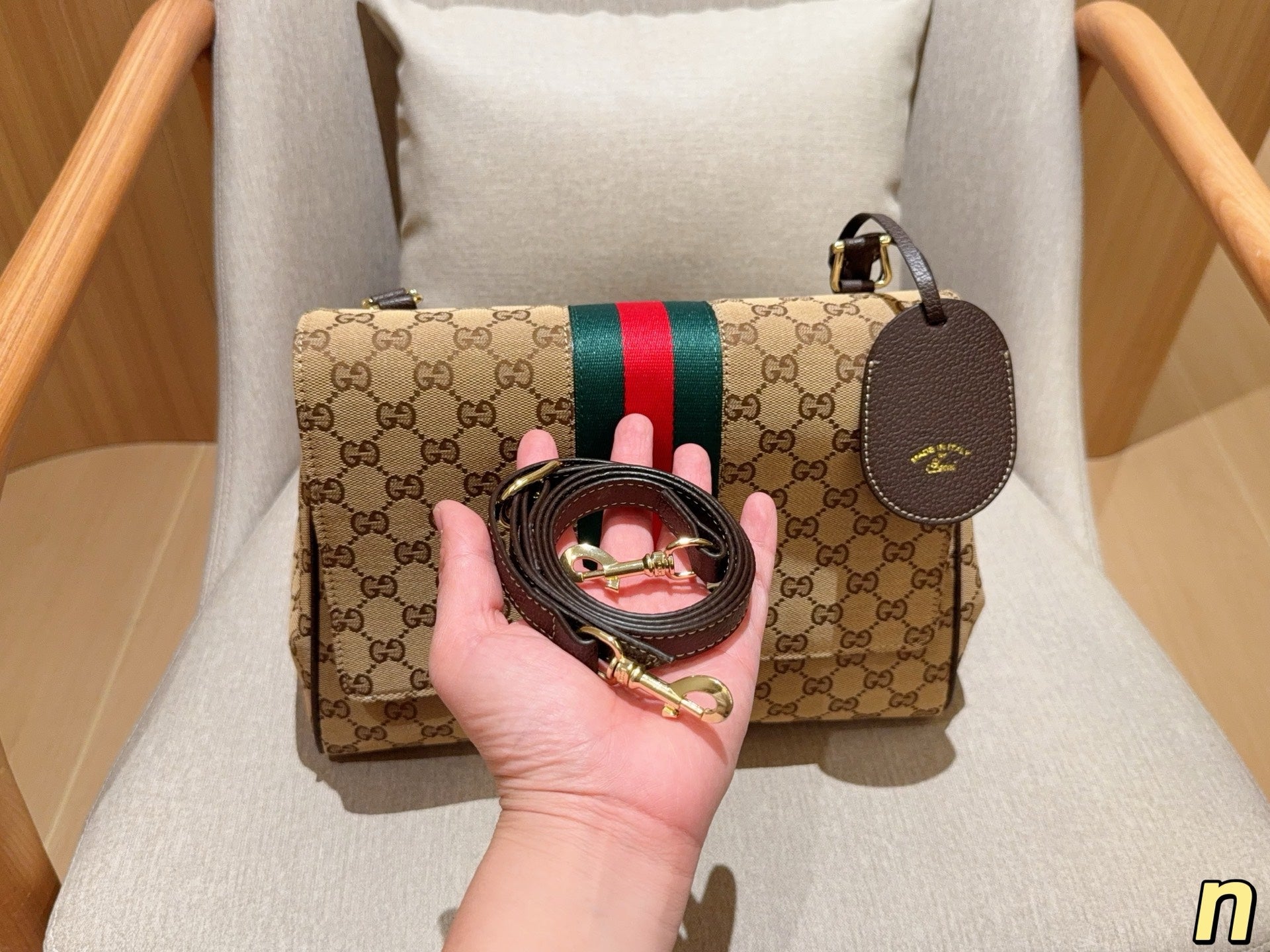 Stylish new handbag 0726041702