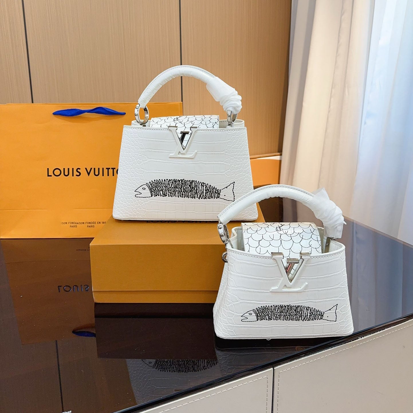 L Capucines cowhide handbag XC24101009