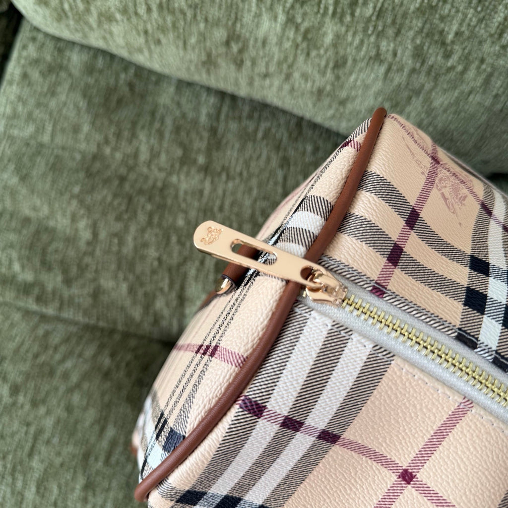 Stylish and Versatile Travel Bag SCB1026070706
