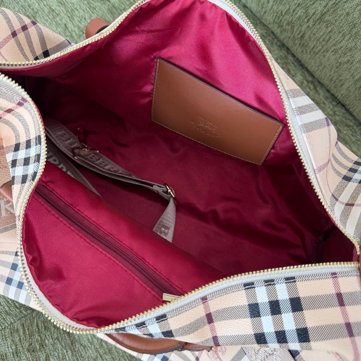 Stylish and Versatile Travel Bag SCB1026070706
