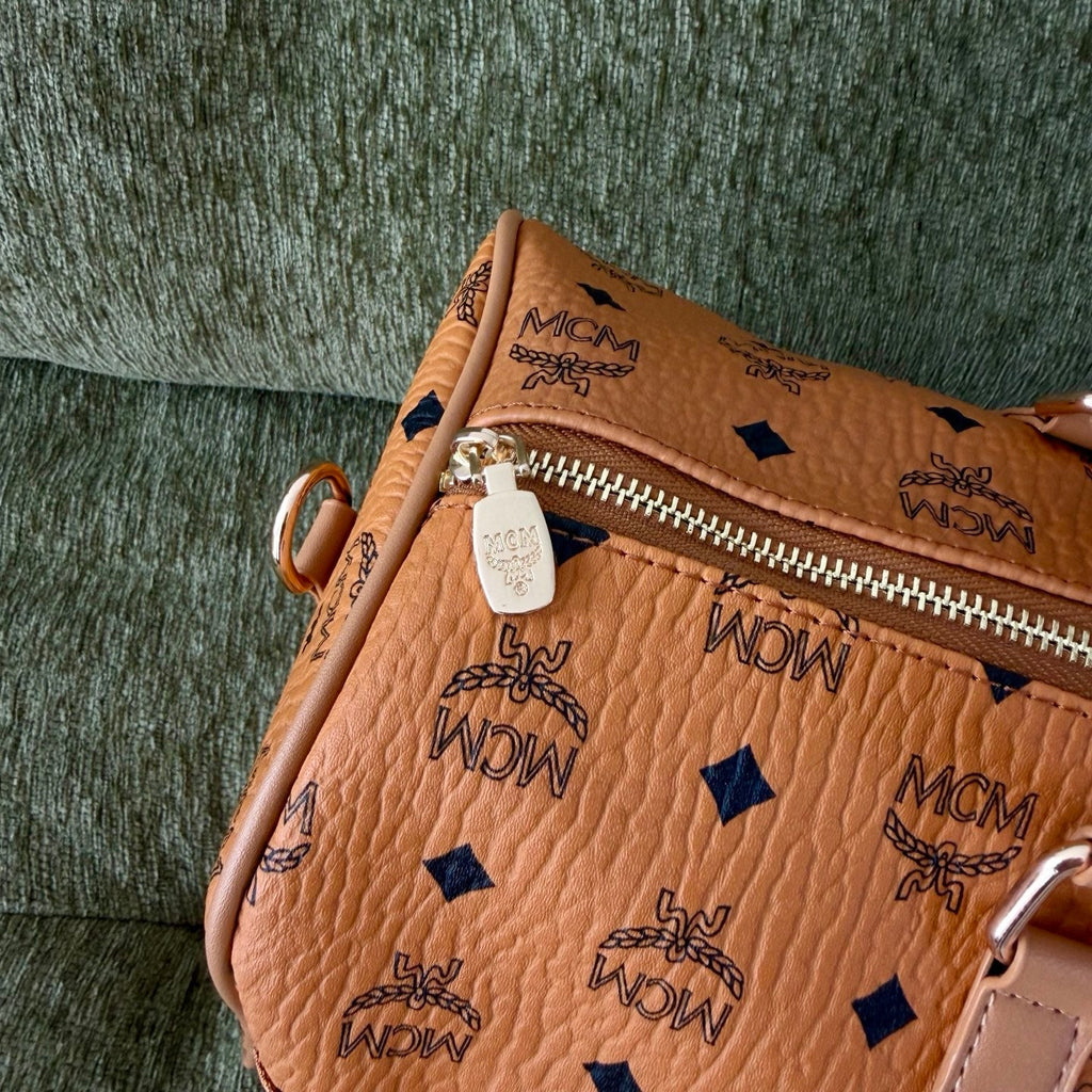 Stylish and Versatile Travel Bag SCB1026070707