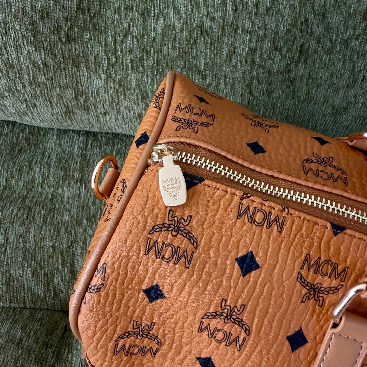 Stylish and Versatile Travel Bag SCB1026070707