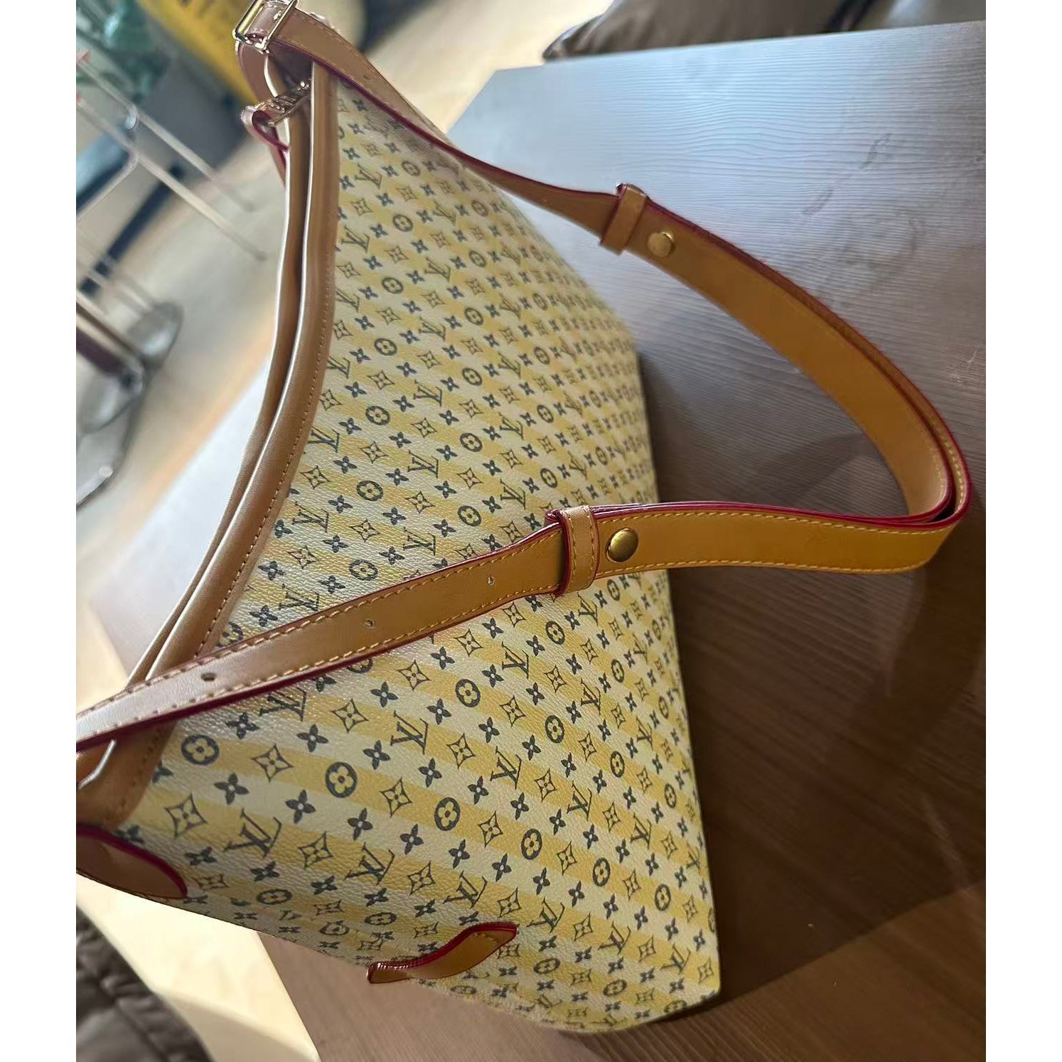 Stylish and Versatile Tote Bag SCB1026070710