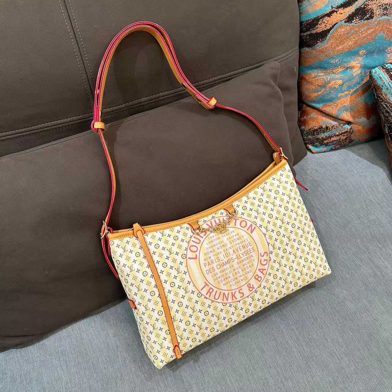 Stylish and Versatile Tote Bag SCB1026070710