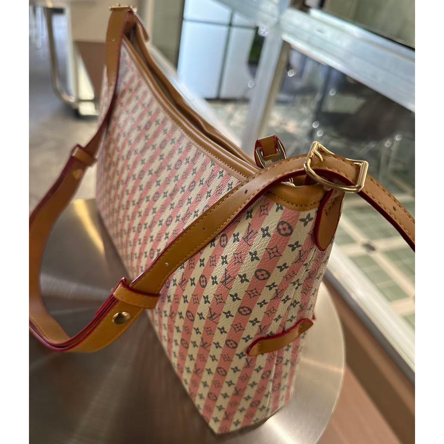 Stylish and Versatile Tote Bag SCB1026070710