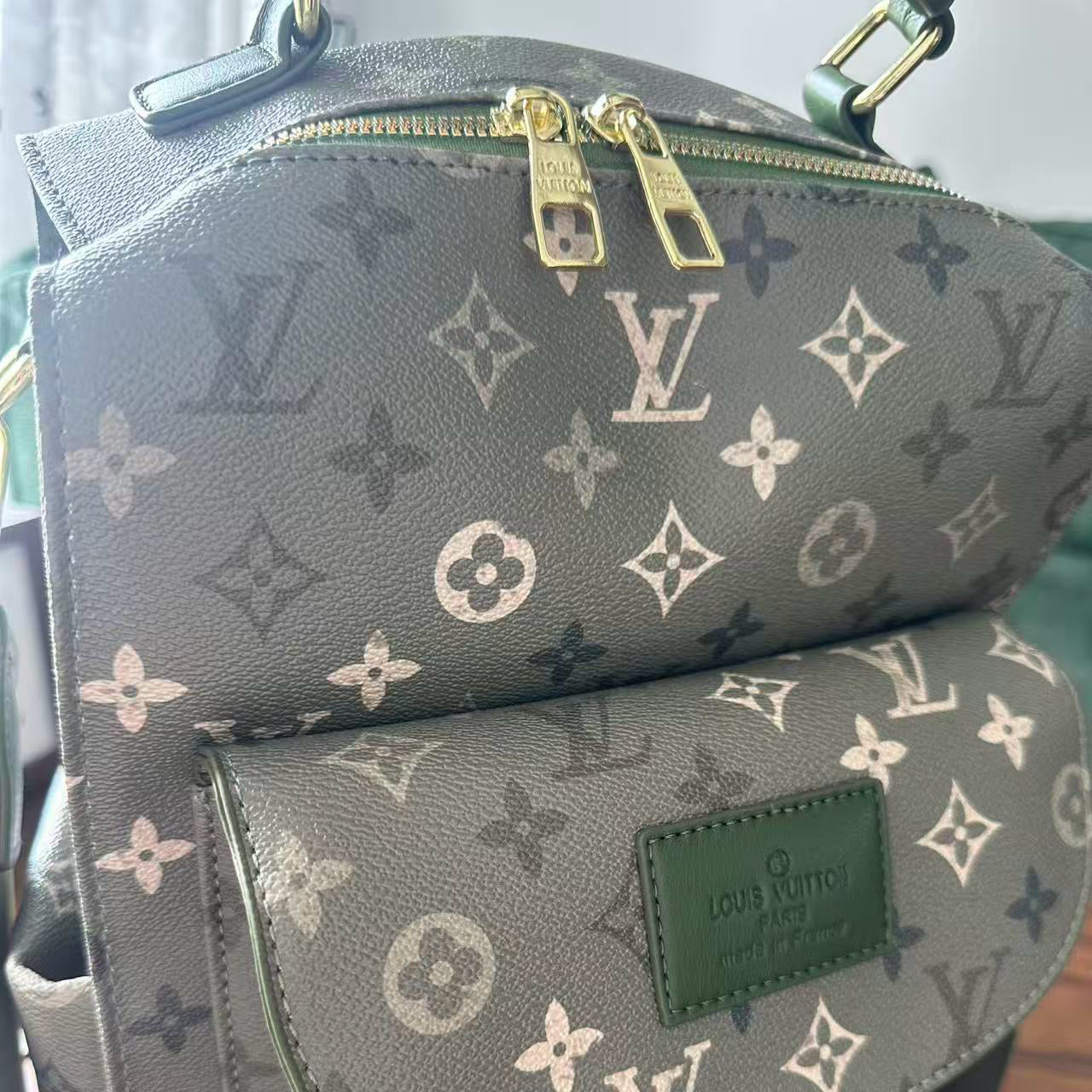 New Stylish and Versatile Backpack 1026070830