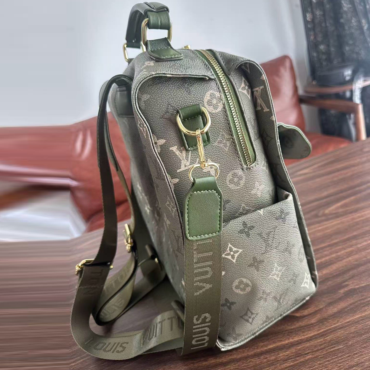 New Stylish and Versatile Backpack 1026070830
