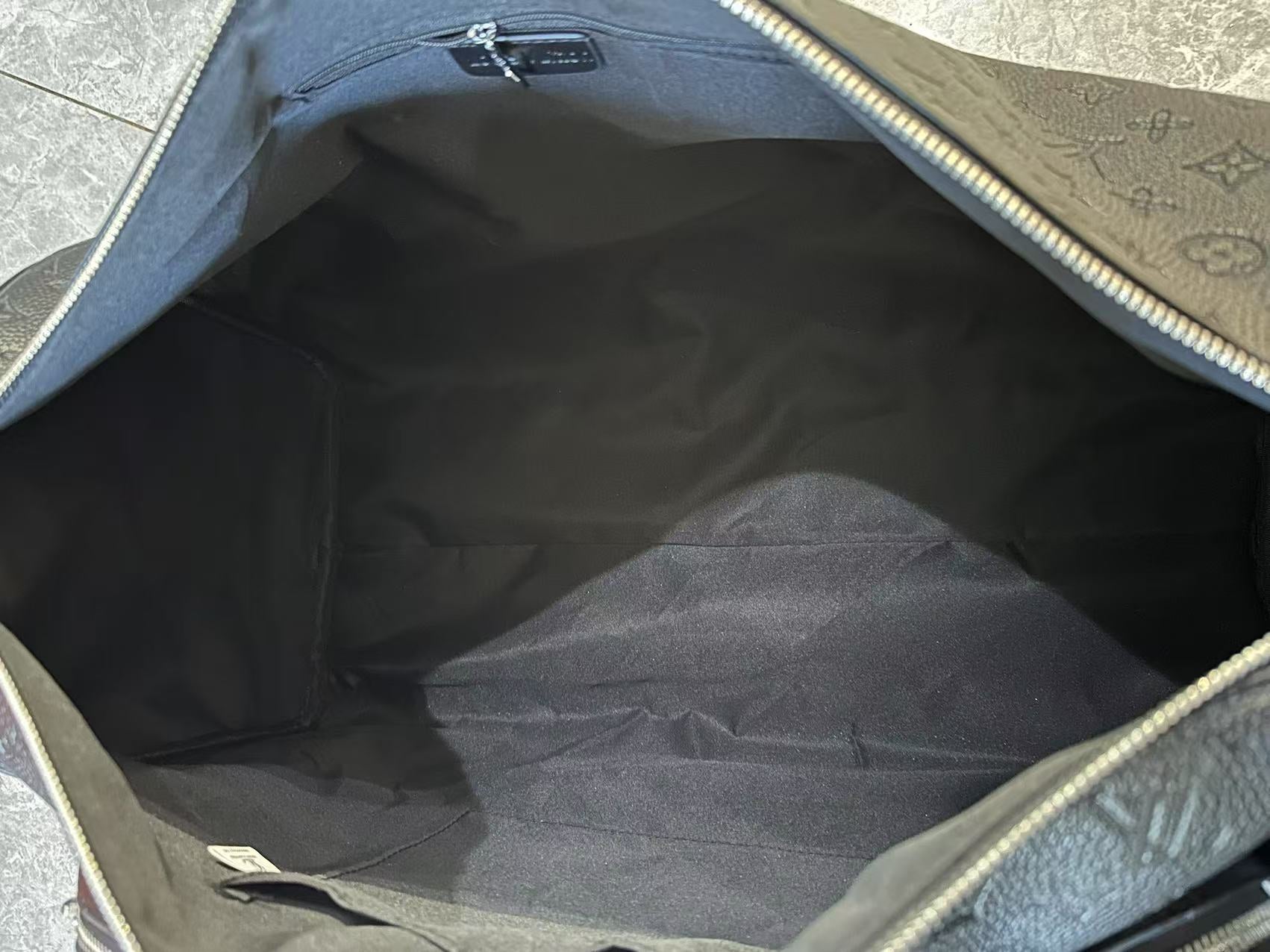 New Large-Capacity Embossed Travel Bag SCB1026071707