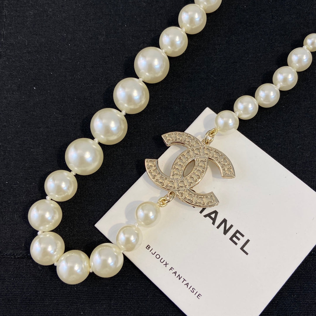 New Stylish Women's CC Pearl Necklace ZS1326091715