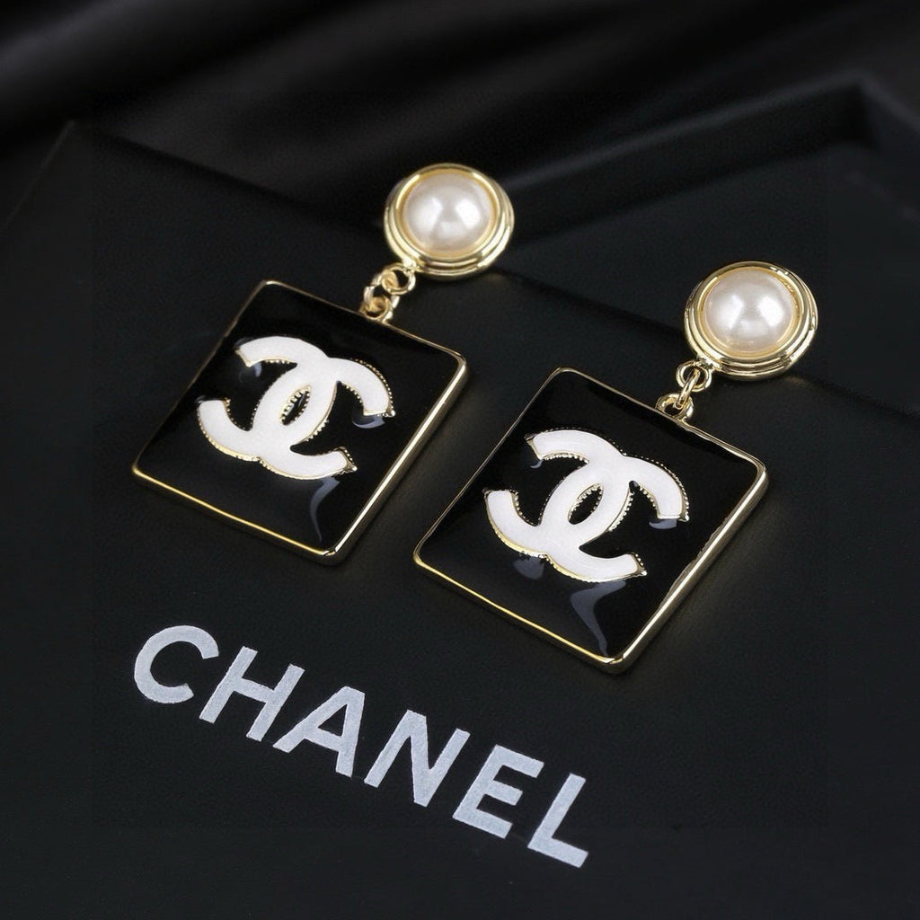 New Stylish Women's CC Earrings ZS1326091723