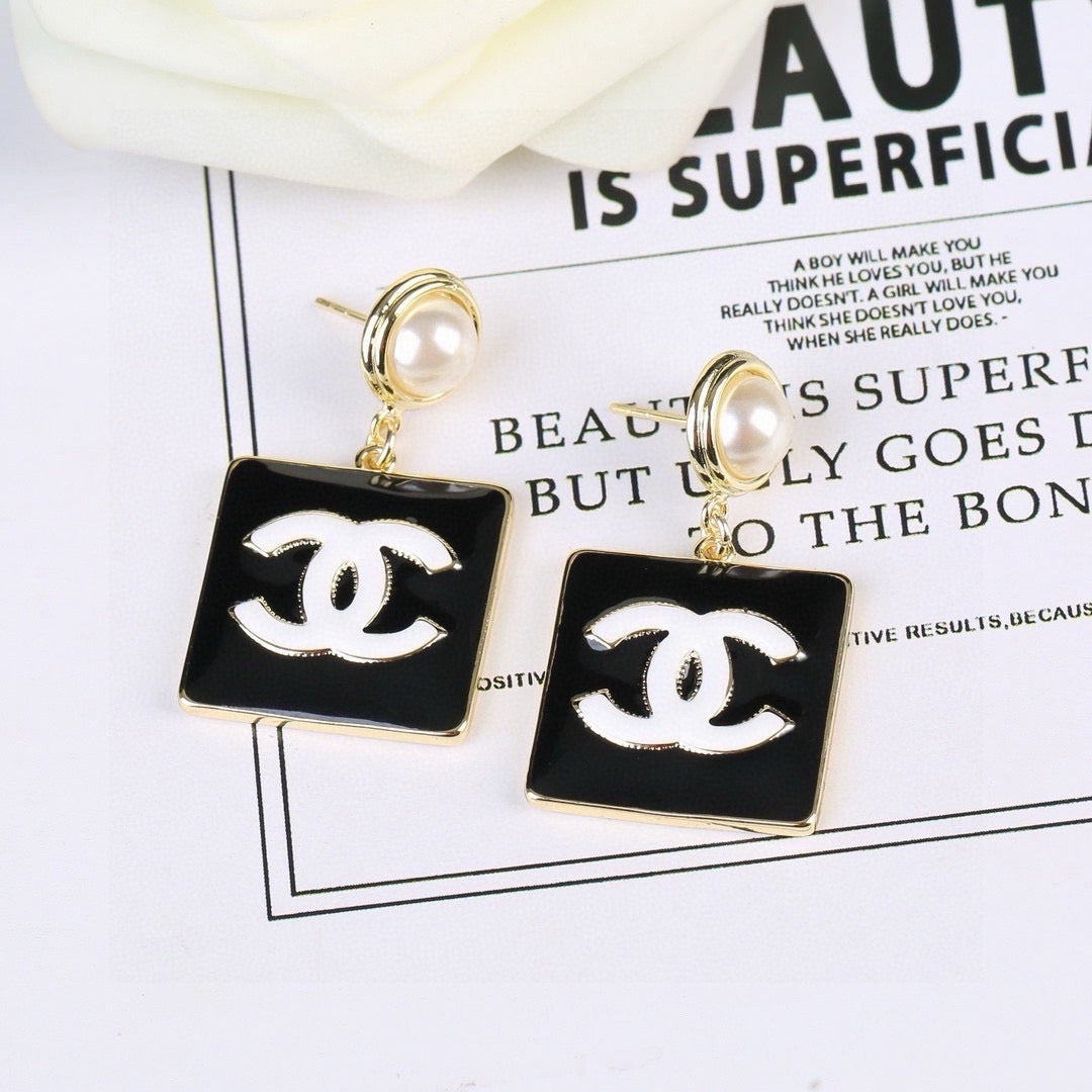 New Stylish Women's CC Earrings ZS1326091723