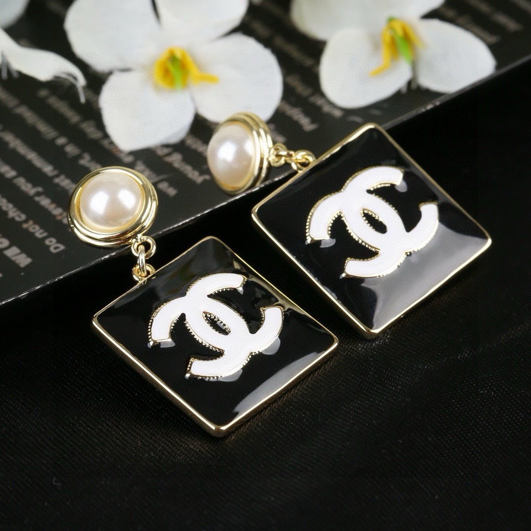 New Stylish Women's CC Earrings ZS1326091723
