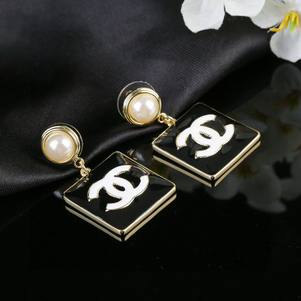 New Stylish Women's CC Earrings ZS1326091723