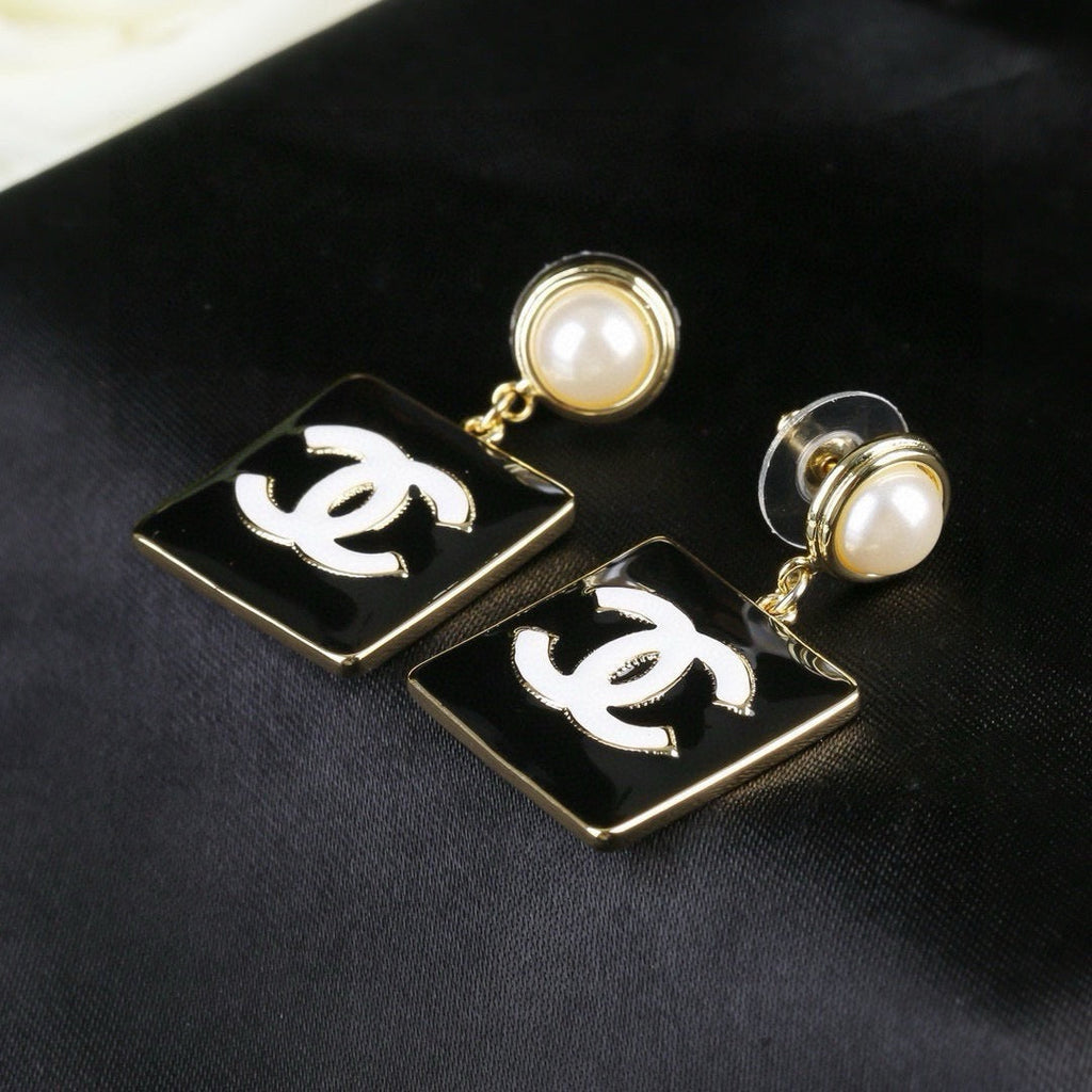 New Stylish Women's CC Earrings ZS1326091723