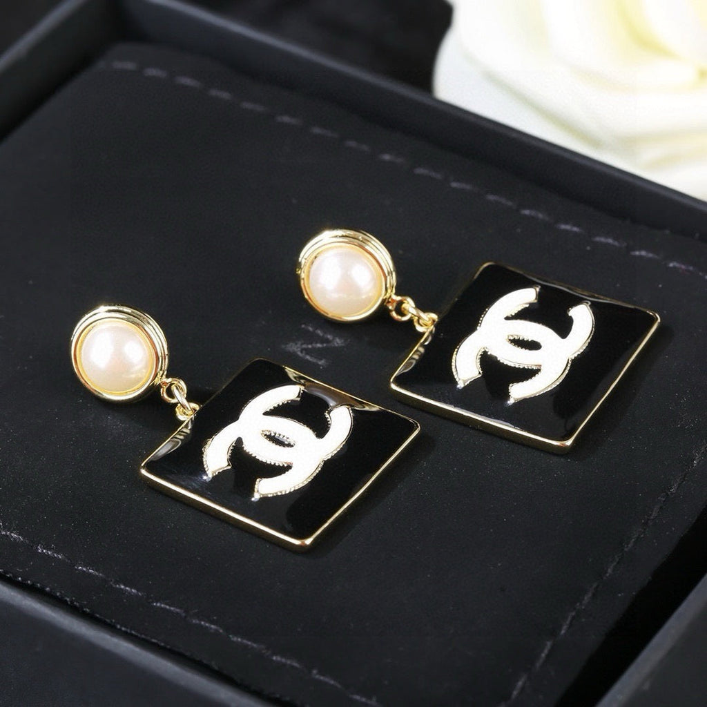New Stylish Women's CC Earrings ZS1326091723