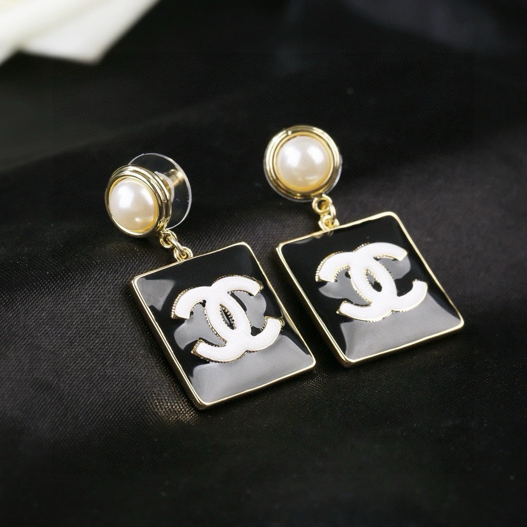 New Stylish Women's CC Earrings ZS1326091723