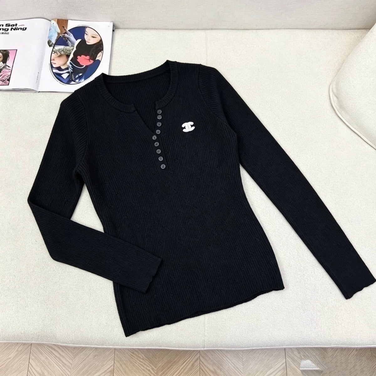 New Fashion Women's CC V-Neck Knit Top DM1326091825