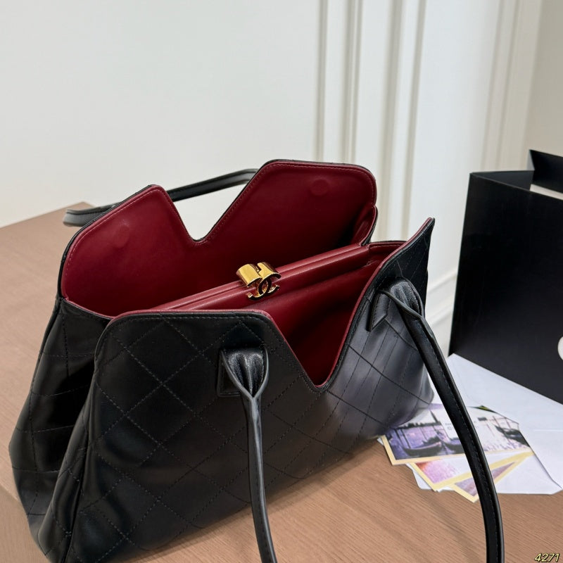New Fashion Women's CC Handbag CWT1326092301