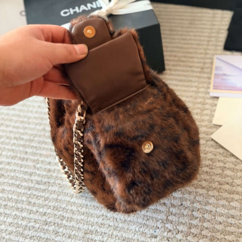 New Fashion Women CC Furry Chain Crossbody Bag XC1326092922