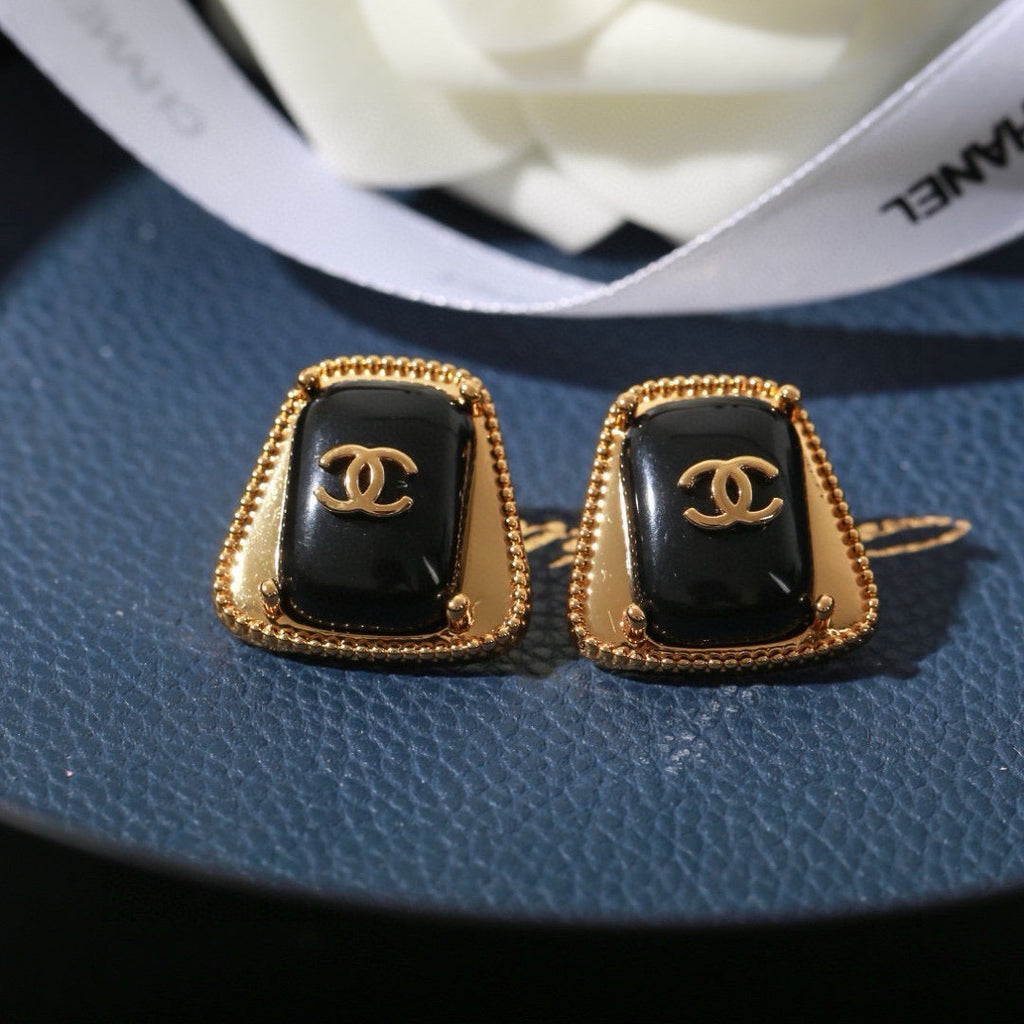 New Vintage Enamel Double C Square Stud Earrings ZS1326100904