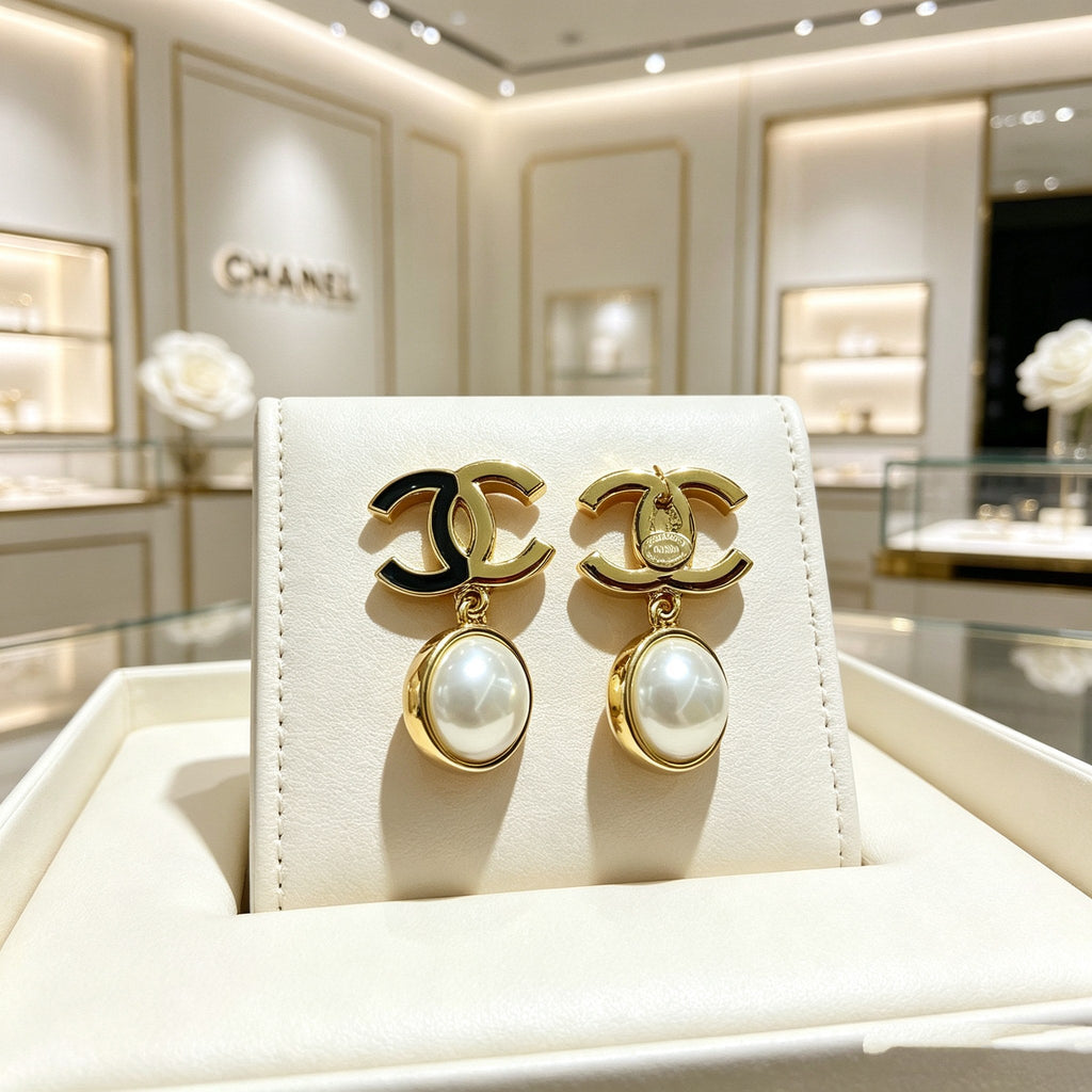 New Fashion Women's CC Pearl Drop Earrings ZS1326101001
