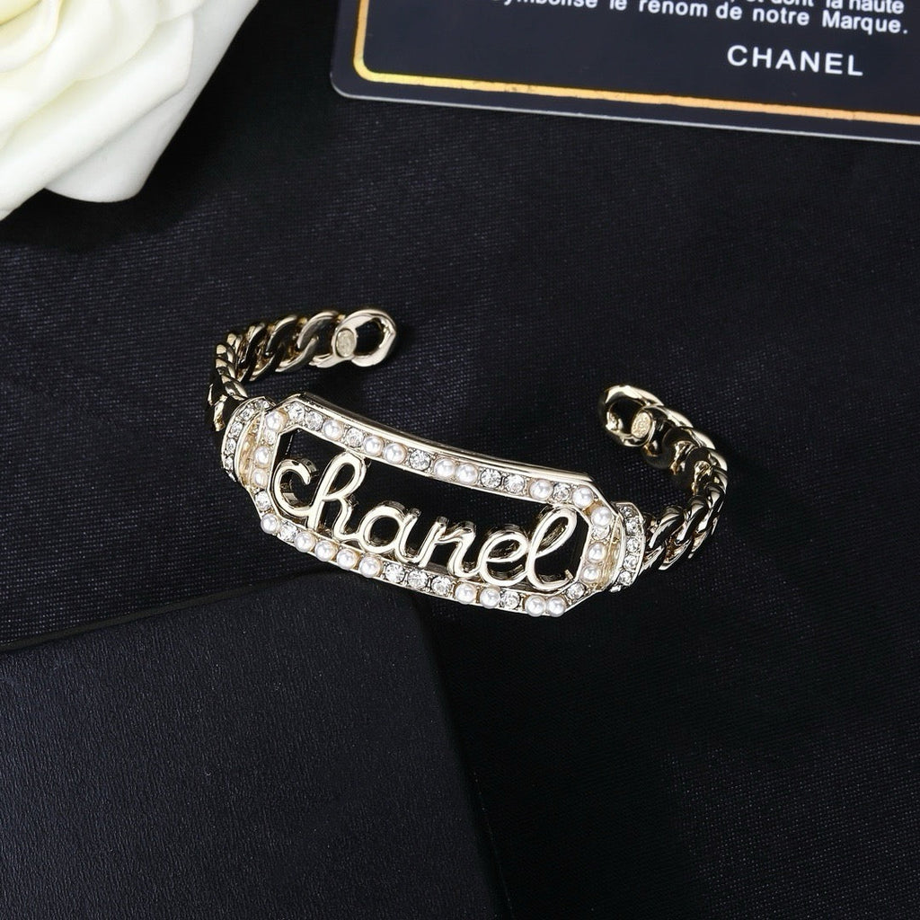 New Fashion Women's Letter Pearl & Rhinestone Bangle ZS1326101014