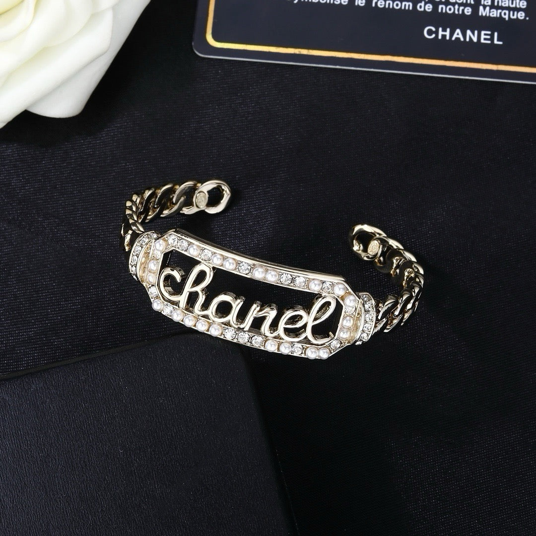 New Fashion Women's Letter Pearl & Rhinestone Bangle ZS1326101014