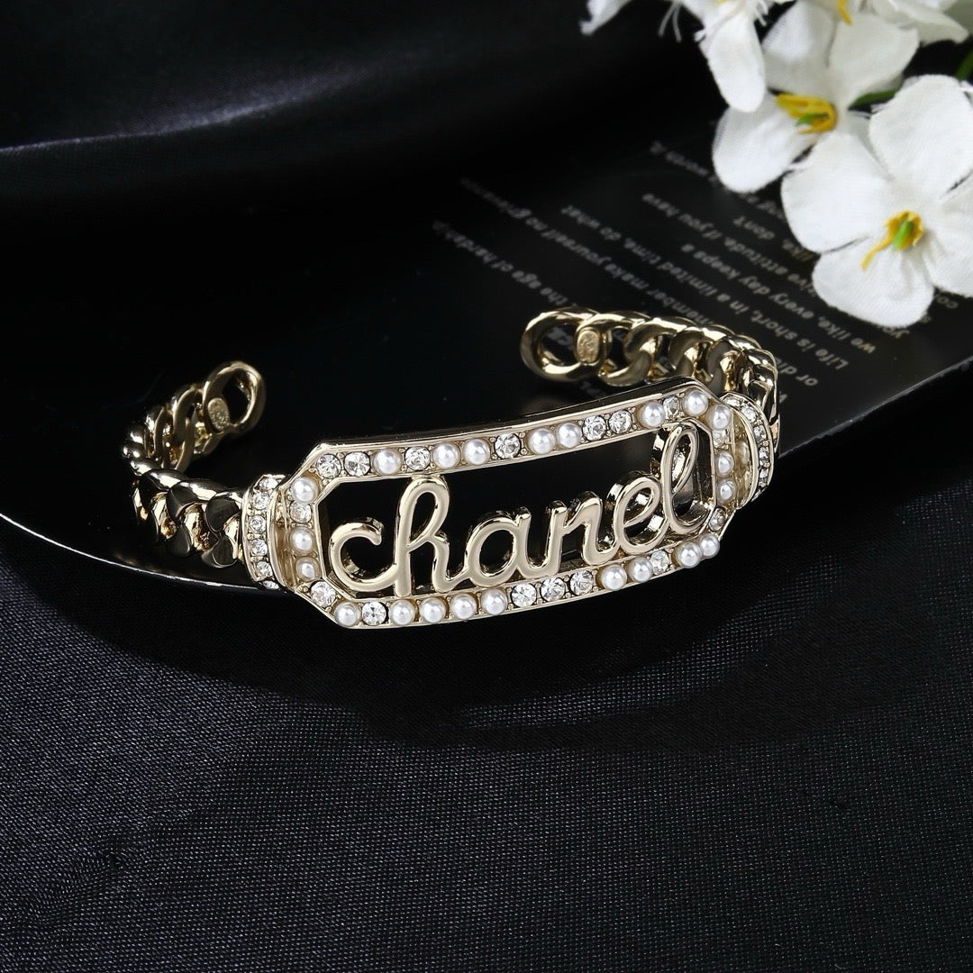 New Fashion Women's Letter Pearl & Rhinestone Bangle ZS1326101014