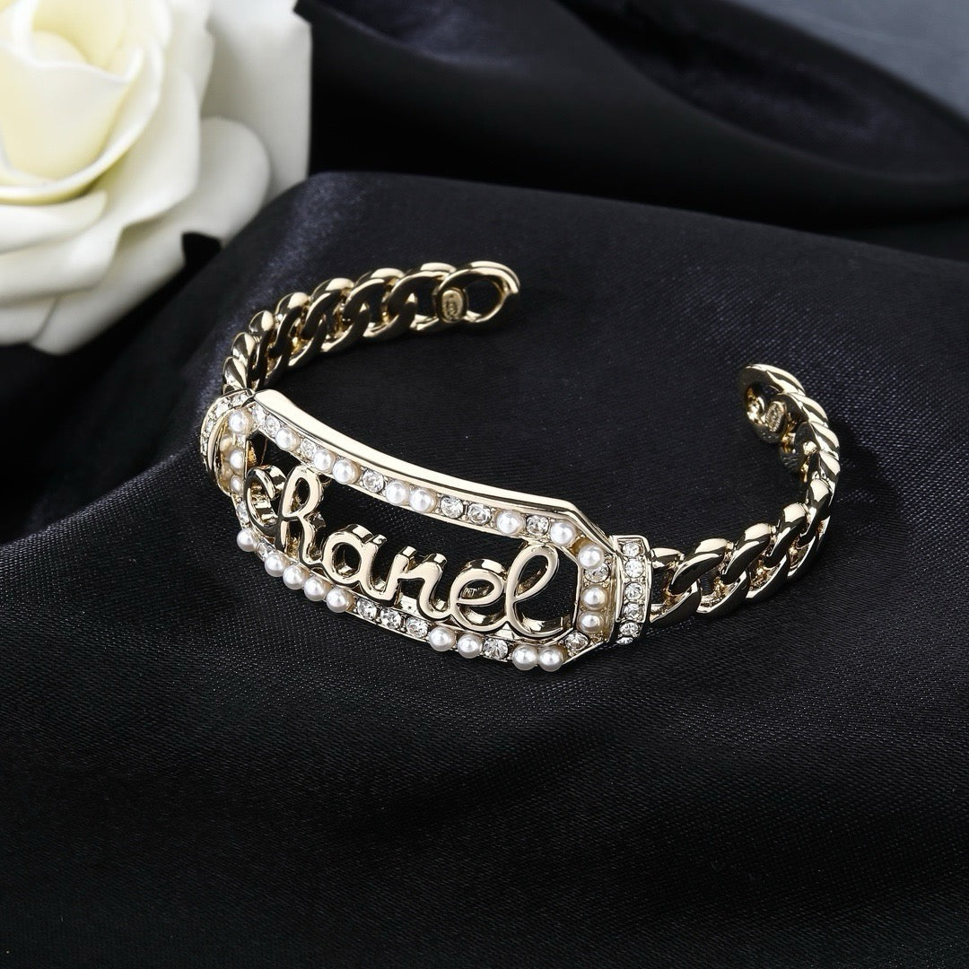 New Fashion Women's Letter Pearl & Rhinestone Bangle ZS1326101014