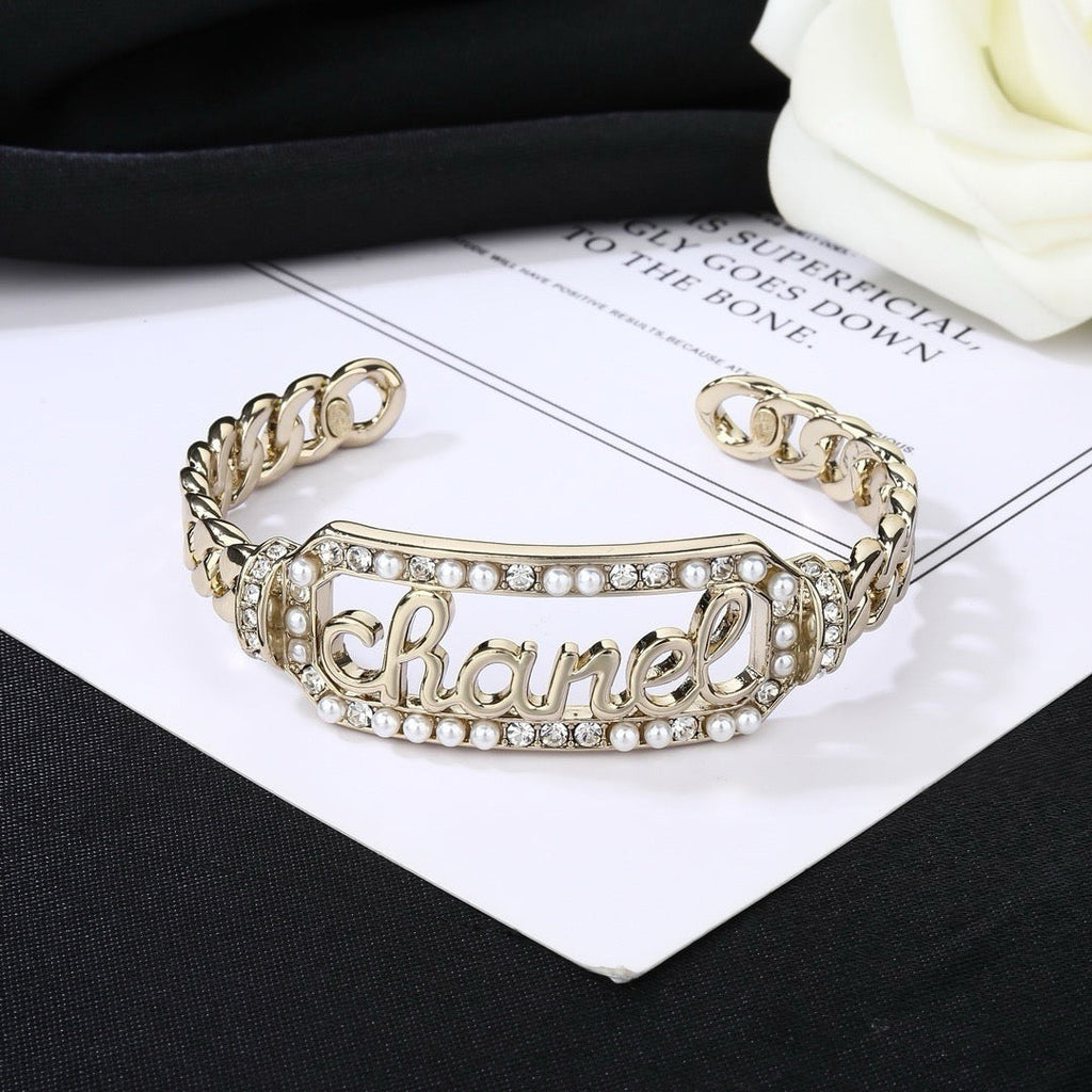 New Fashion Women's Letter Pearl & Rhinestone Bangle ZS1326101014