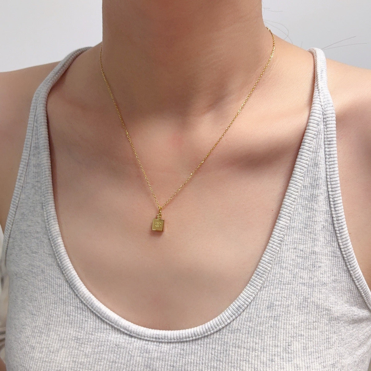 New Fashion Women's C Logo Perfume Bottle Necklace ZS1326102102