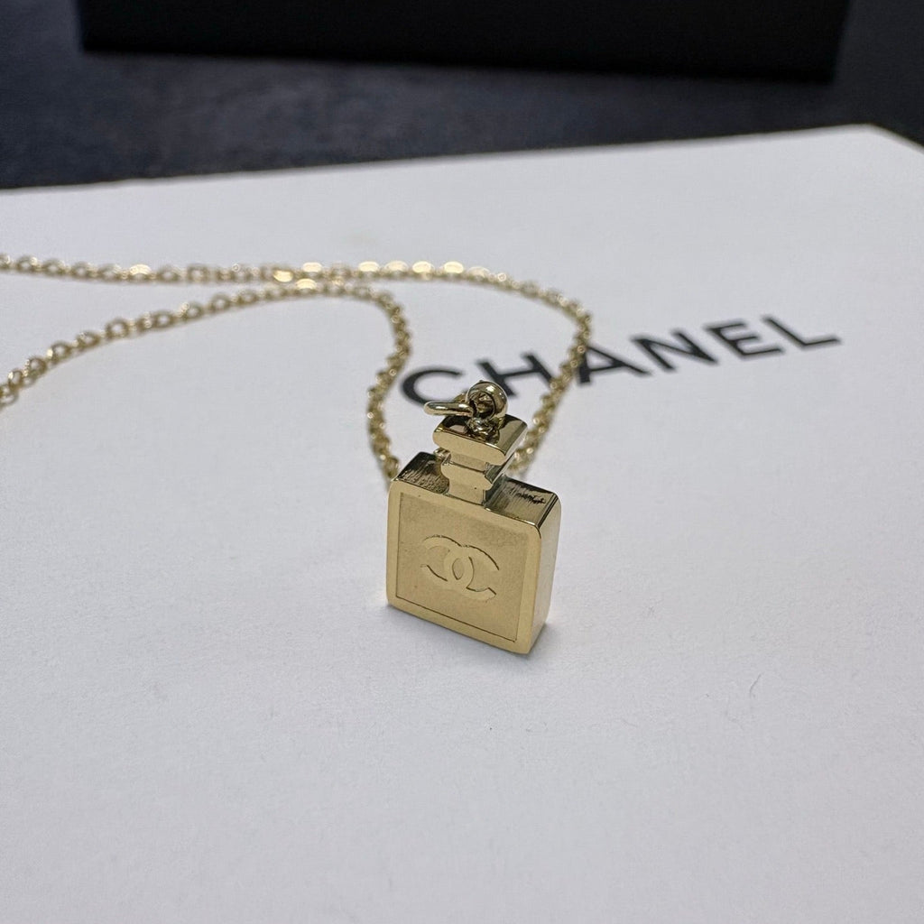New Fashion Women's C Logo Perfume Bottle Necklace ZS1326102102