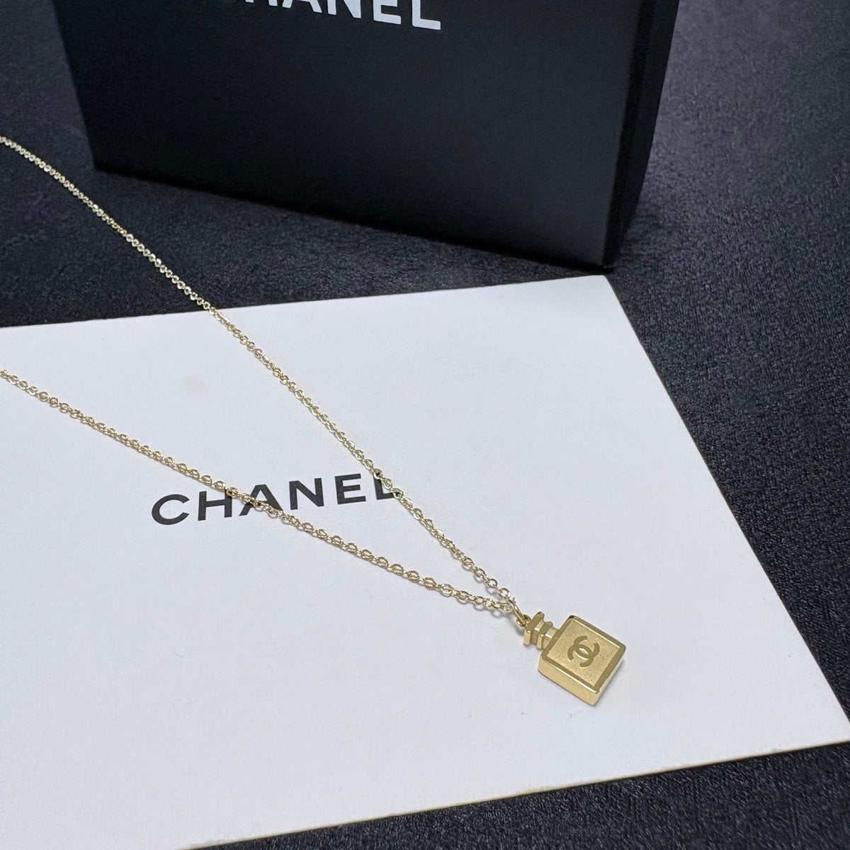 New Fashion Women's C Logo Perfume Bottle Necklace ZS1326102102