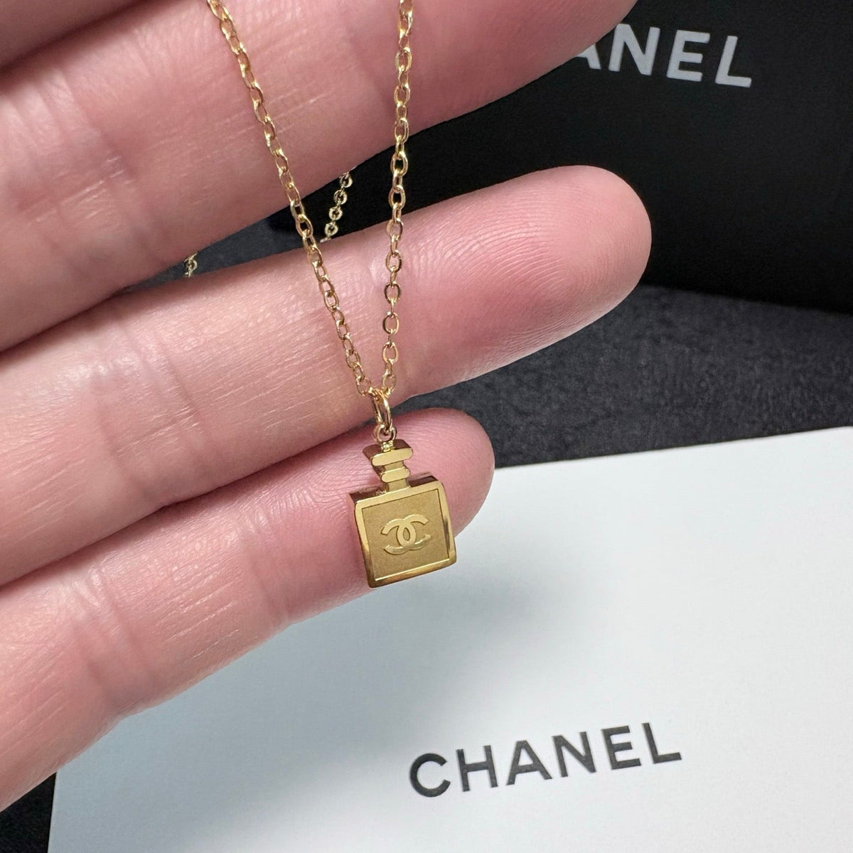 New Fashion Women's C Logo Perfume Bottle Necklace ZS1326102102