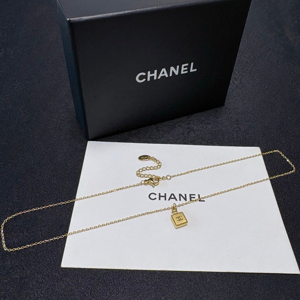 New Fashion Women's C Logo Perfume Bottle Necklace ZS1326102102