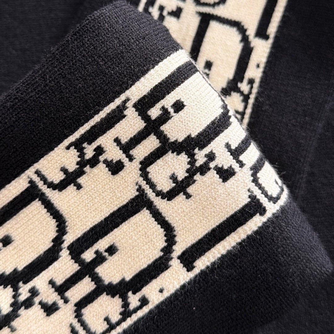 New Stylish Side Jacquard Crew Neck Sweater MJ1326102225